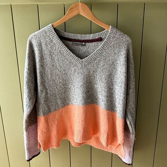 By Anthropologie Colorblock Soft Knit V-Neck Sweater in Grey/Peach/Purple - Smal - Picture 1 of 5